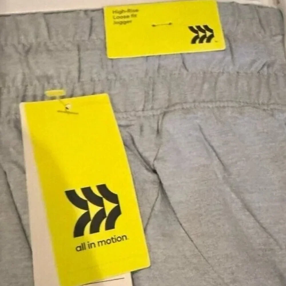 All in Motion Girls XL Joggers Cozy Fleece Pants Gray Soft Stretch Pants NWT NEW